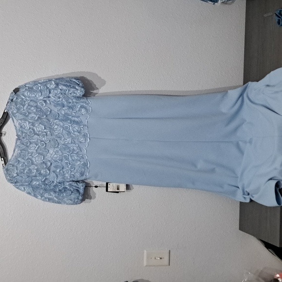 Adrianna Pappell Justina Blue Lace Knite Crepe Gown in Clearwater - Picture 11 of 11